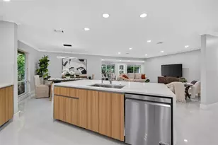 219 Miramar Blvd NE, Saint Petersburg, FL 33704 - Photo 10