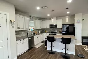 30543 Thunderbird Dr, Wesley Chapel, FL 33545 - Photo 8