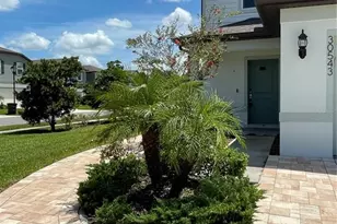 30543 Thunderbird Dr, Wesley Chapel, FL 33545 - Photo 2