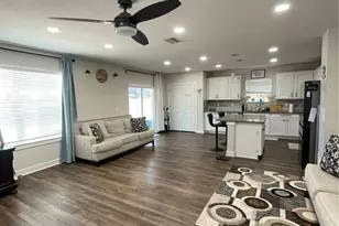 30543 Thunderbird Dr, Wesley Chapel, FL 33545 - Photo 4