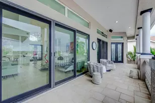 6113 Pasadena Point Blvd, Gulfport, FL 33707 - Photo 22