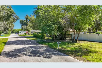 11707 Carver St, Thonotosassa, FL 33592 - Photo 2