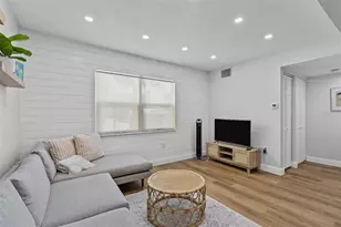 9895 1st St E, Treasure Island, FL 33706 - Photo 6