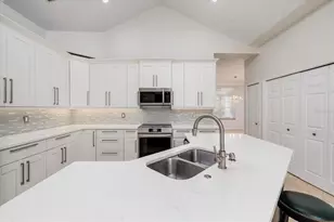 1723 Captiva Dr, Oldsmar, FL 34677 - Photo 20