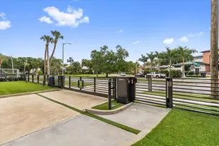 5131 W Neptune Way, Tampa, FL 33609 - Photo 2