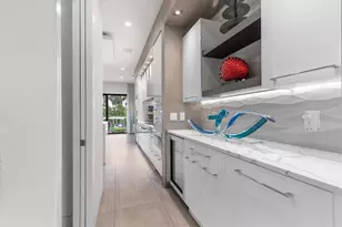 5131 W Neptune Way, Tampa, FL 33609 - Photo 16