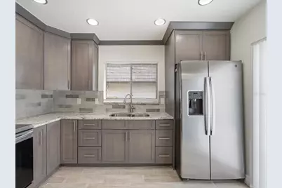 15446 E Pond Woods Drive #15446, Tampa, FL 33618 - Photo 8
