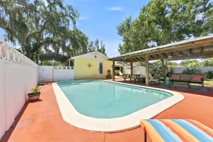 1317 Divot Ln, Tampa, FL 33612 - Photo 44