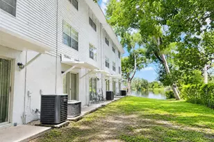 7011 Waterside Dr, Tampa, FL 33617 - Photo 18