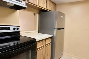 7011 Waterside Dr, Tampa, FL 33617 - Photo 8