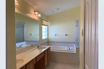 4211 Hartford Lake Drive, Tampa, FL 33619 - Photo 22