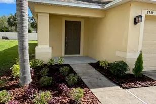 7734 Maroon Peak Dr, Ruskin, FL 33573 - Photo 2