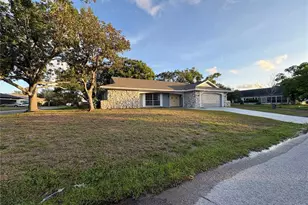 8701 Lincolnshire Dr, Hudson, FL 34667 - Photo 2