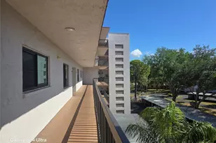 8186 Terrace Garden Dr N, Saint Petersburg, FL 33709 - Photo 8