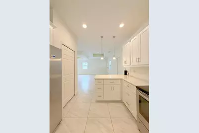 6690 54th Avenue N, Saint Petersburg, FL 33709 - Photo 10