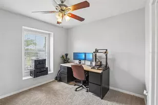 4864 Tuscan Loon Dr, Tampa, FL 33619 - Photo 10