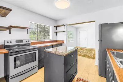 2000 27th Avenue N, Saint Petersburg, FL 33713 - Photo 2