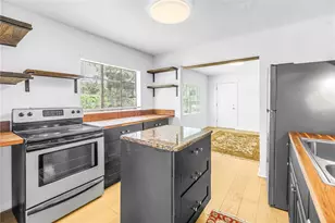 2000 27th Ave N, Saint Petersburg, FL 33713 - Photo 2
