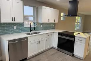 4110 32nd St N, Saint Petersburg, FL 33714 - Photo 4
