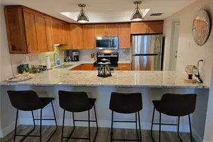 7650 Bayshore Dr, Treasure Island, FL 33706 - Photo 12