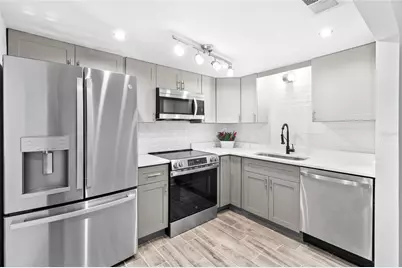 505 Plaza Seville Court #9, Treasure Island, FL 33706 - Photo 4