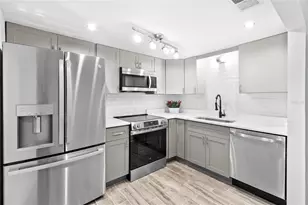 505 Plaza Seville Ct, Treasure Island, FL 33706 - Photo 4