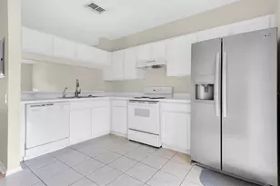 1338 Standridge Dr, Zephyrhills, FL 33543 - Photo 8