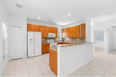 11117 Kapok Grand Circle, Madeira Beach, FL 33708 - Photo 10