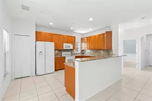 11117 Kapok Grand Cir, Madeira Beach, FL 33708 - Photo 10