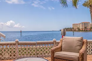 5266 Beach Dr SE, Saint Petersburg, FL 33705 - Photo 2