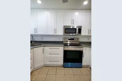 1020 70th Street N, Saint Petersburg, FL 33710 - Photo 4
