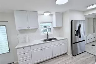 2236 Gondola Dr, Sarasota, FL 34238 - Photo 8