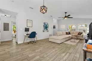 325 Wisconsin Ct S, Saint Petersburg, FL 33705 - Photo 10