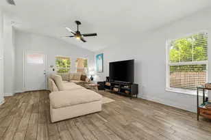 325 Wisconsin Ct S, Saint Petersburg, FL 33705 - Photo 8