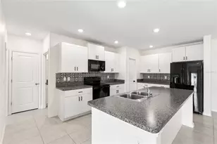 7310 Pearly Everlasting Ave, Tampa, FL 33619 - Photo 10