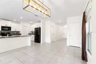 7310 Pearly Everlasting Ave, Tampa, FL 33619 - Photo 8