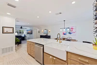 5711 Venetian Boulevard NE, Saint Petersburg, FL 33703 - Photo 8