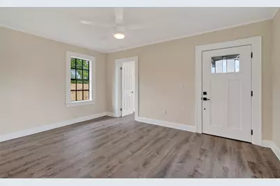 1327 35th Street S, Saint Petersburg, FL 33711 - Photo 12