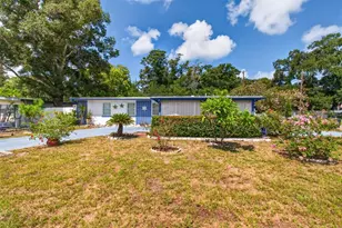568 Manor Dr, Dunedin, FL 34698 - Photo 1