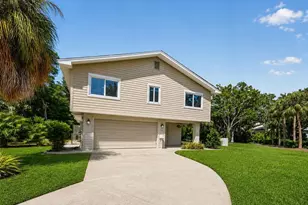 1300 Pleasant Way S, Saint Petersburg, FL 33705 - Photo 2