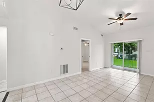 5005 Bordeaux Village Pl, Tampa, FL 33617 - Photo 6