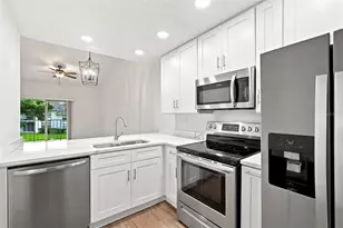 5005 Bordeaux Village Pl, Tampa, FL 33617 - Photo 10