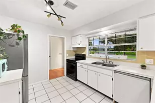 216 Amana Ave, Brandon, FL 33510 - Photo 10