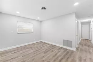 2443 26th Ave S, Saint Petersburg, FL 33712 - Photo 4