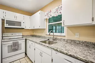 2224 Grenadier Dr, Sun City Center, FL 33573 - Photo 12