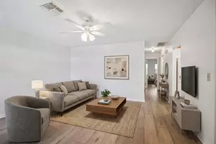 2224 Grenadier Dr, Sun City Center, FL 33573 - Photo 8