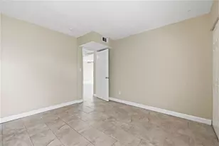 1009 E Holland Ave, Tampa, FL 33612 - Photo 18
