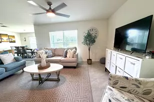 35291 Spruce Knob Ct, Dade City, FL 33525 - Photo 2