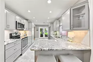2412 Locksley St, Sun City Center, FL 33573 - Photo 12