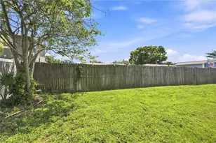 933 41st Ave NE, Saint Petersburg, FL 33703 - Photo 26